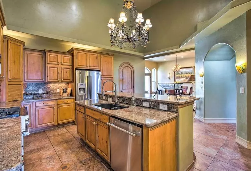 Spacious Grand Junction Home W/ Mountain View