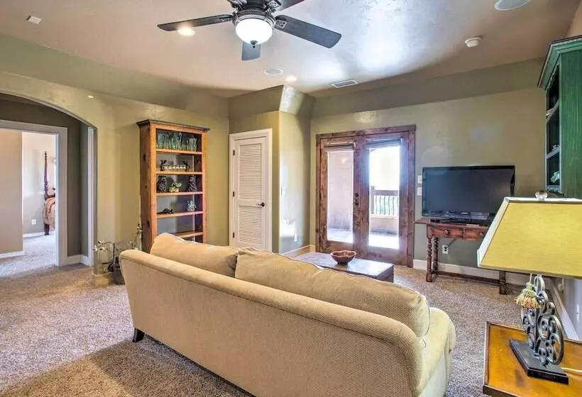 Spacious Grand Junction Home W/ Mountain View