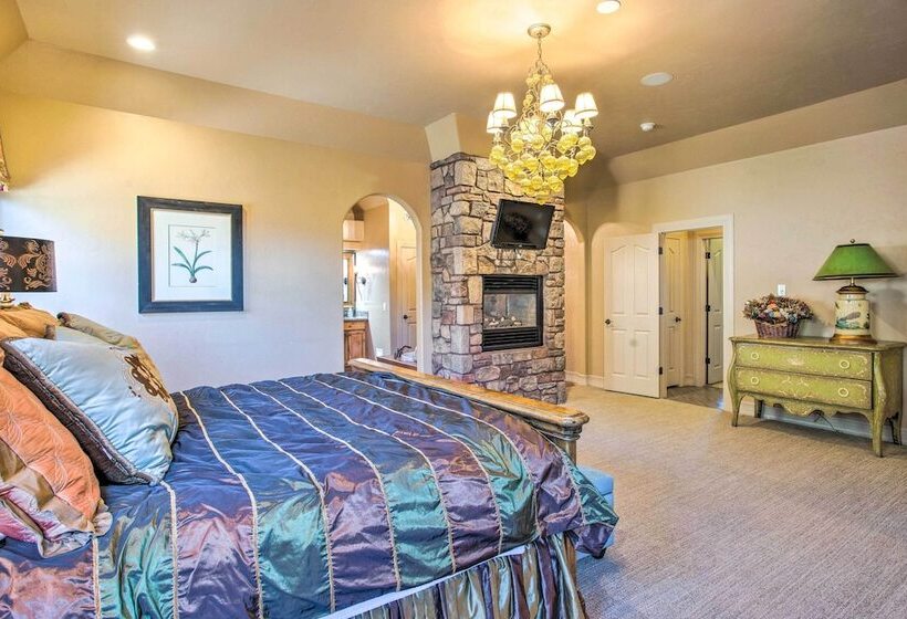 Spacious Grand Junction Home W/ Mountain View