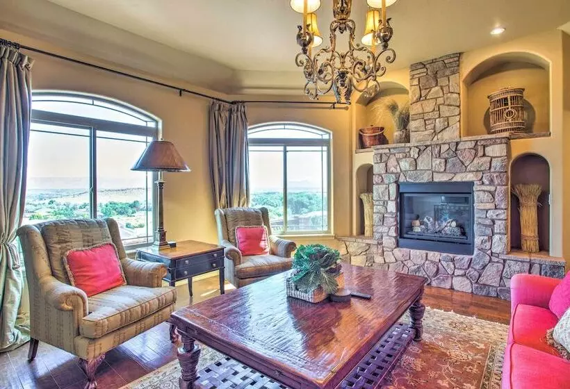Spacious Grand Junction Home W/ Mountain View