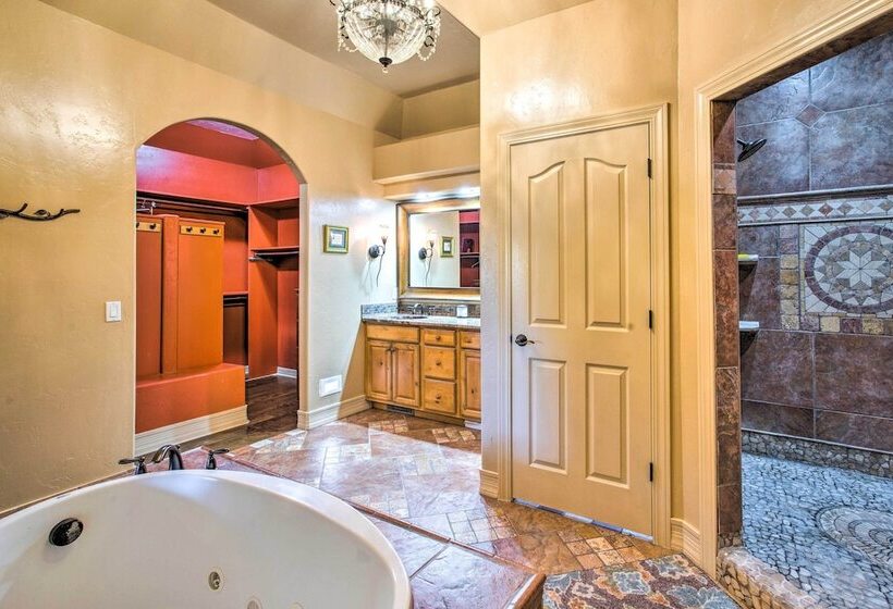 Spacious Grand Junction Home W/ Mountain View