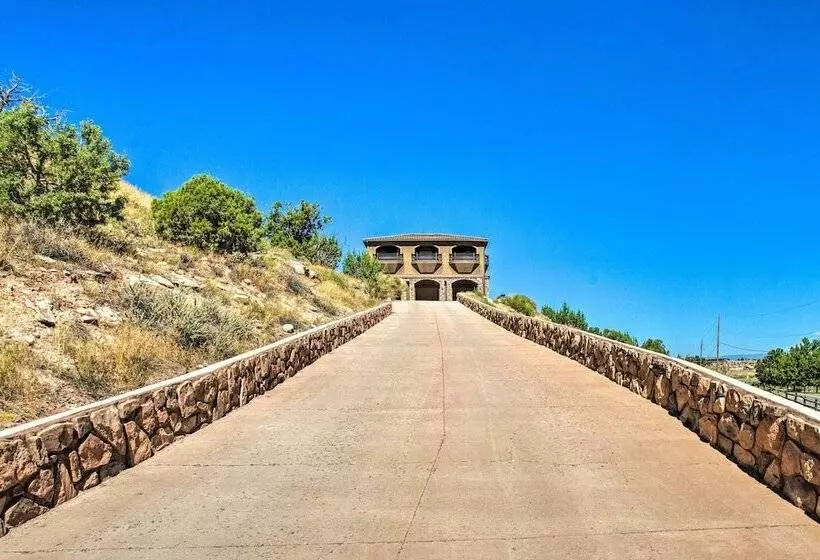Spacious Grand Junction Home W/ Mountain View