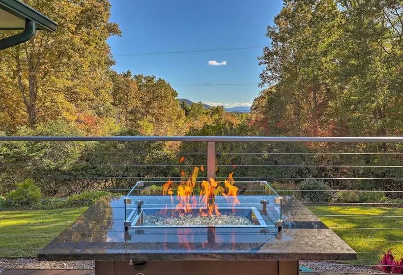 Stunning Fletcher Home: Hot Tub + Fire Pit!