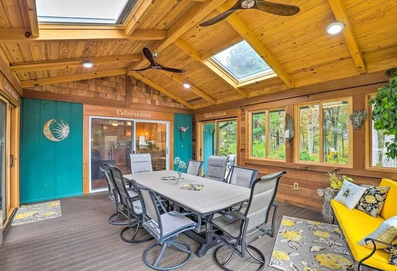 Stunning Fletcher Home: Hot Tub + Fire Pit!