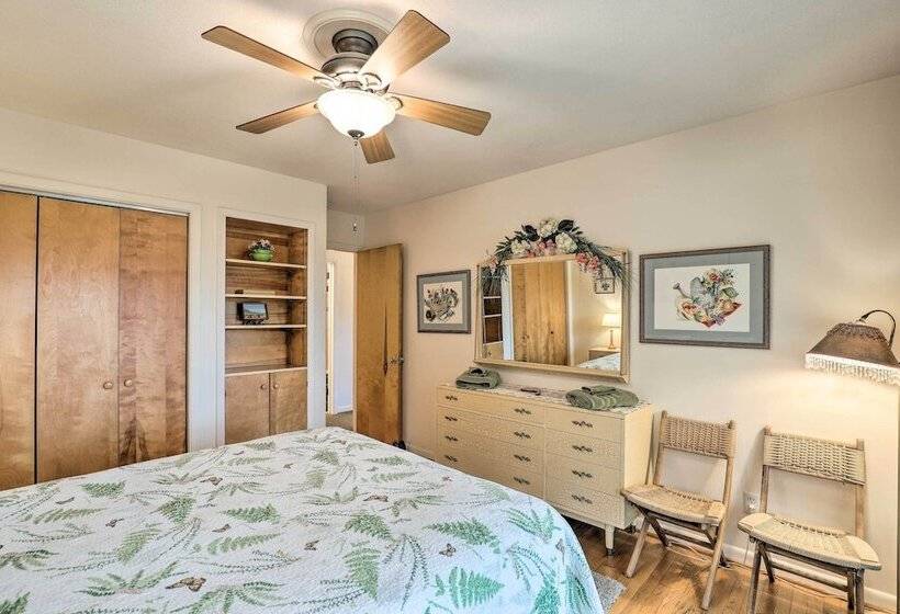 Stunning Fletcher Home: Hot Tub + Fire Pit!