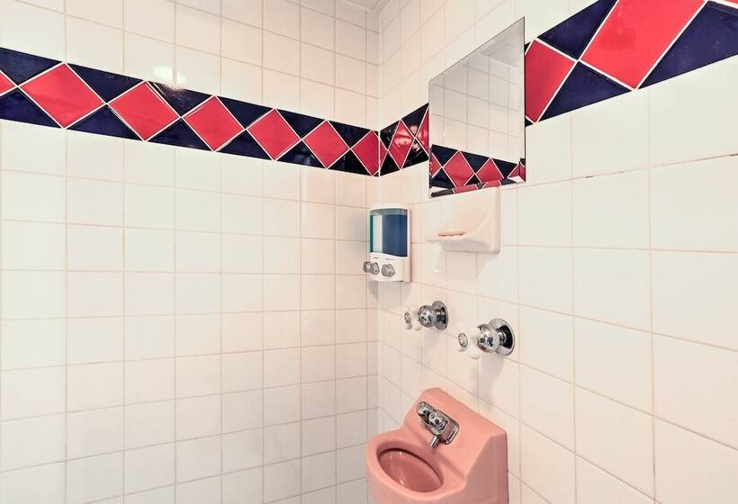 Historic Fort Worth Cottage W/ Shared Pool!