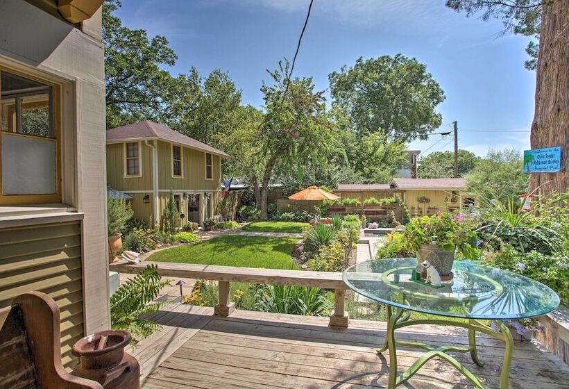 Historic Fort Worth Cottage W/ Shared Pool!