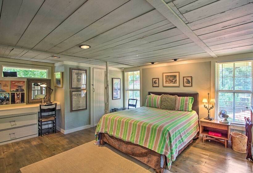 Historic Fort Worth Cottage W/ Shared Pool!