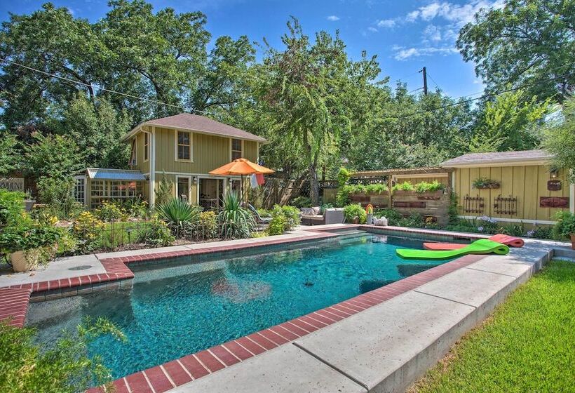 Historic Fort Worth Cottage W/ Shared Pool!
