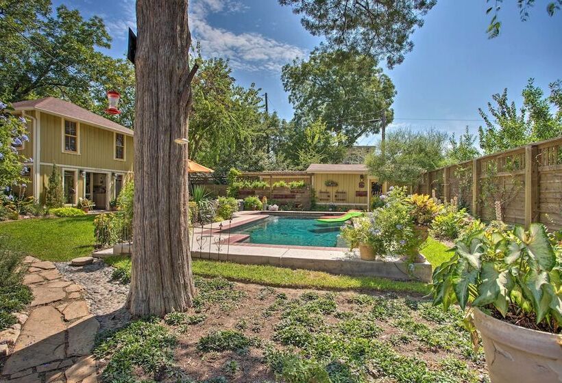 Historic Fort Worth Cottage W/ Shared Pool!