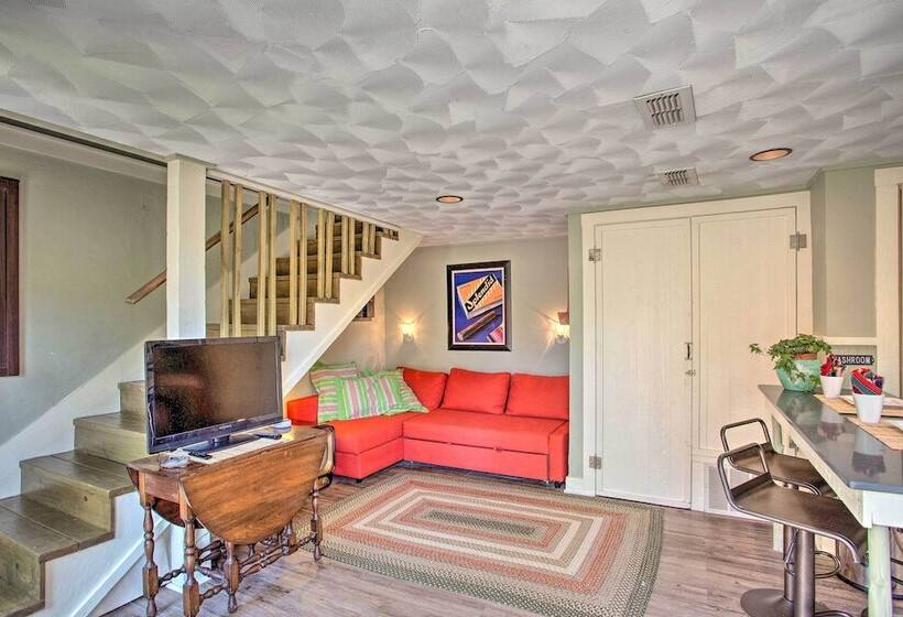 Historic Fort Worth Cottage W/ Shared Pool!