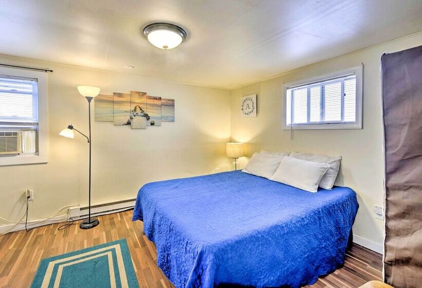 The Starfish  Hampton Cottage: Walk To Beach!