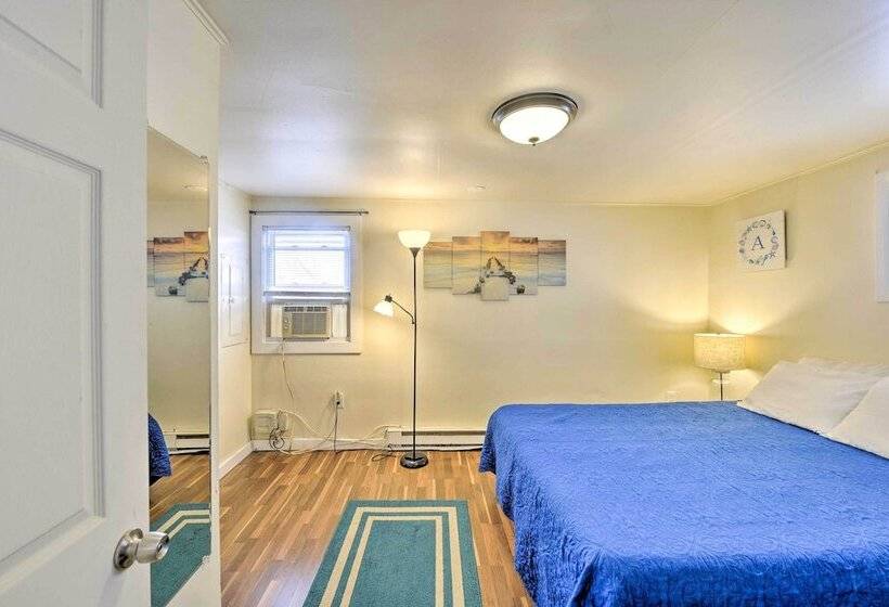 The Starfish  Hampton Cottage: Walk To Beach!