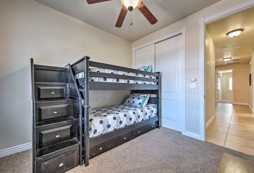 Utah Retreat W/ Heated Pool, Grill & Fire Pit!