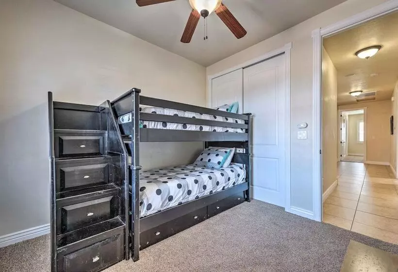 Utah Retreat W/ Heated Pool, Grill & Fire Pit!