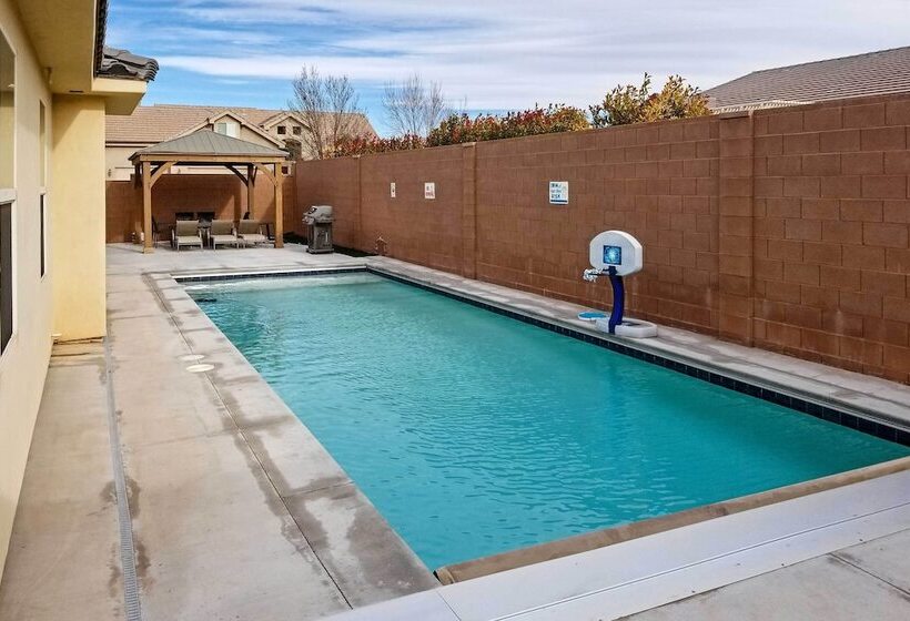Utah Retreat W/ Heated Pool, Grill & Fire Pit!