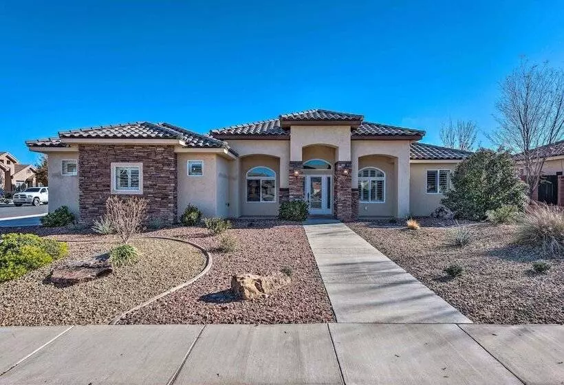 Utah Retreat W/ Heated Pool, Grill & Fire Pit!