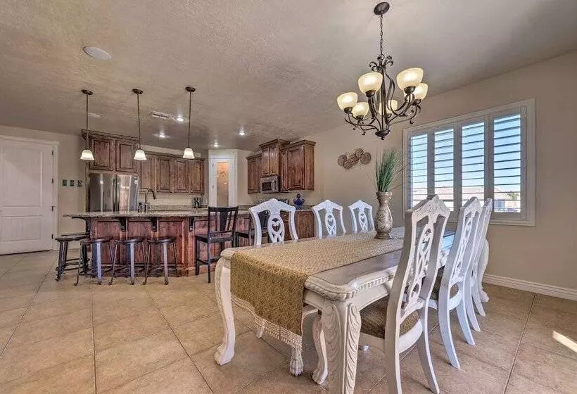 Utah Retreat W/ Heated Pool, Grill & Fire Pit!