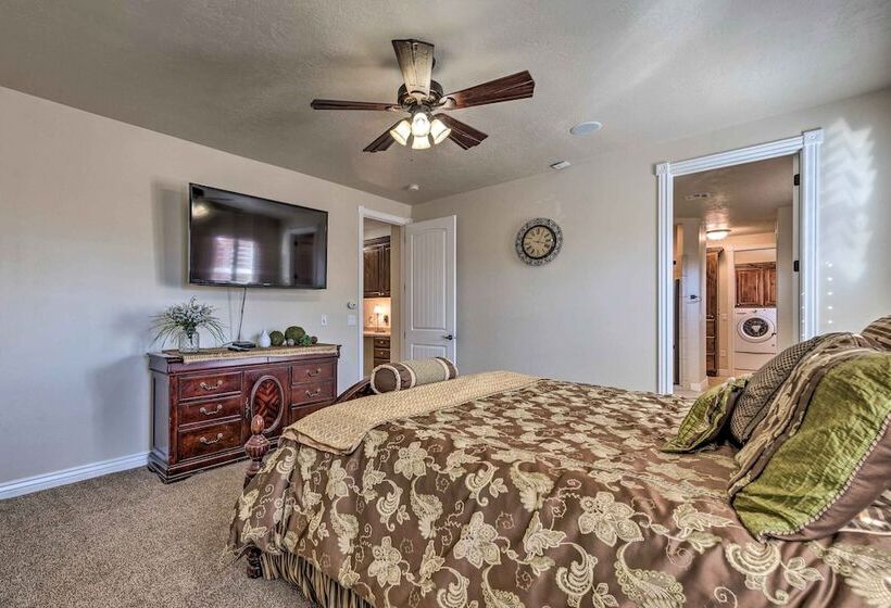 Utah Retreat W/ Heated Pool, Grill & Fire Pit!