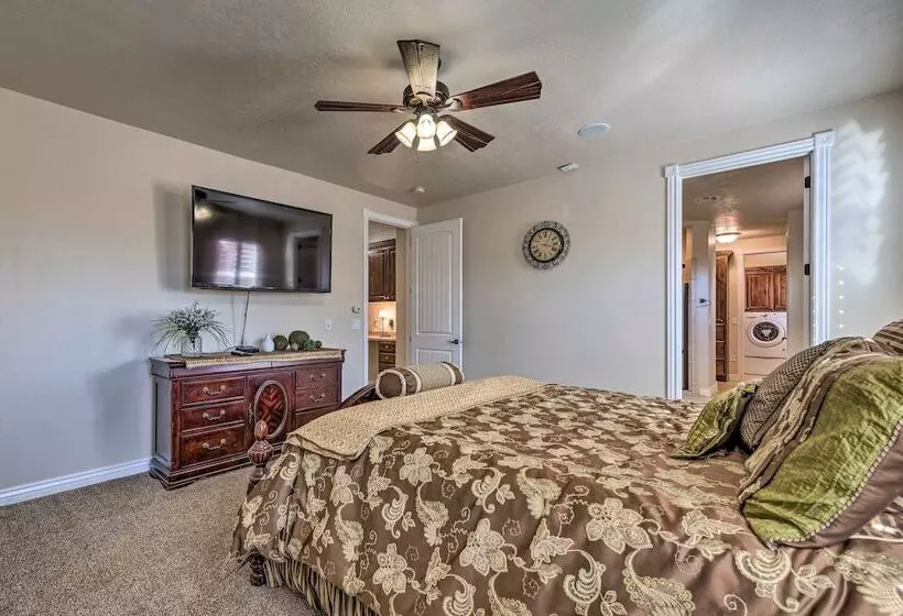 Utah Retreat W/ Heated Pool, Grill & Fire Pit!