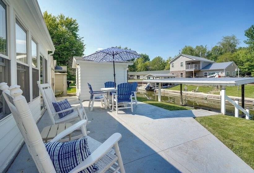 Waterfront Lakeview Cottage W/ Dock & Lift!