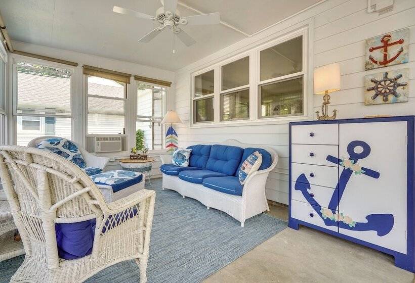 Waterfront Lakeview Cottage W/ Dock & Lift!