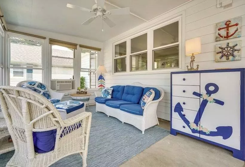 Waterfront Lakeview Cottage W/ Dock & Lift!