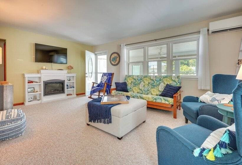 Waterfront Lakeview Cottage W/ Dock & Lift!