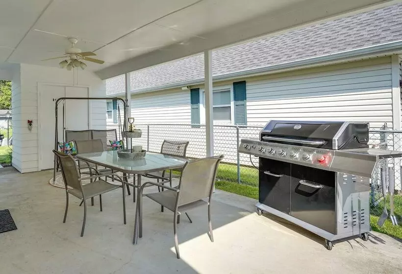 Waterfront Lakeview Cottage W/ Dock & Lift!