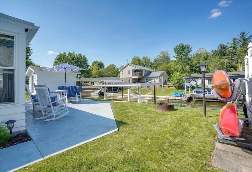 Waterfront Lakeview Cottage W/ Dock & Lift!