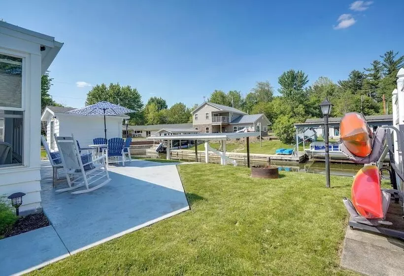 Waterfront Lakeview Cottage W/ Dock & Lift!