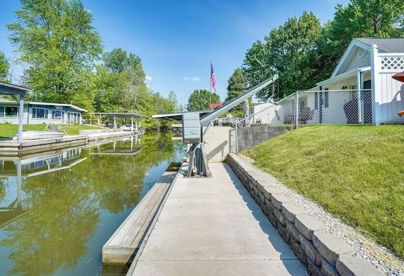 Waterfront Lakeview Cottage W/ Dock & Lift!