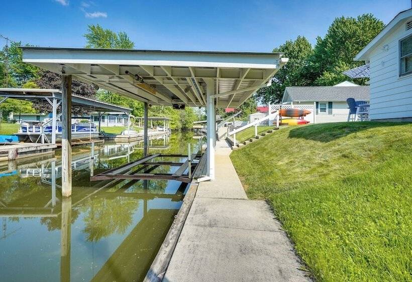 Waterfront Lakeview Cottage W/ Dock & Lift!