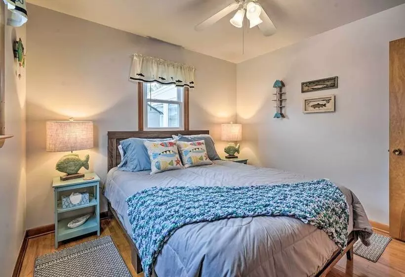 Waterfront Lakeview Cottage W/ Dock & Lift!