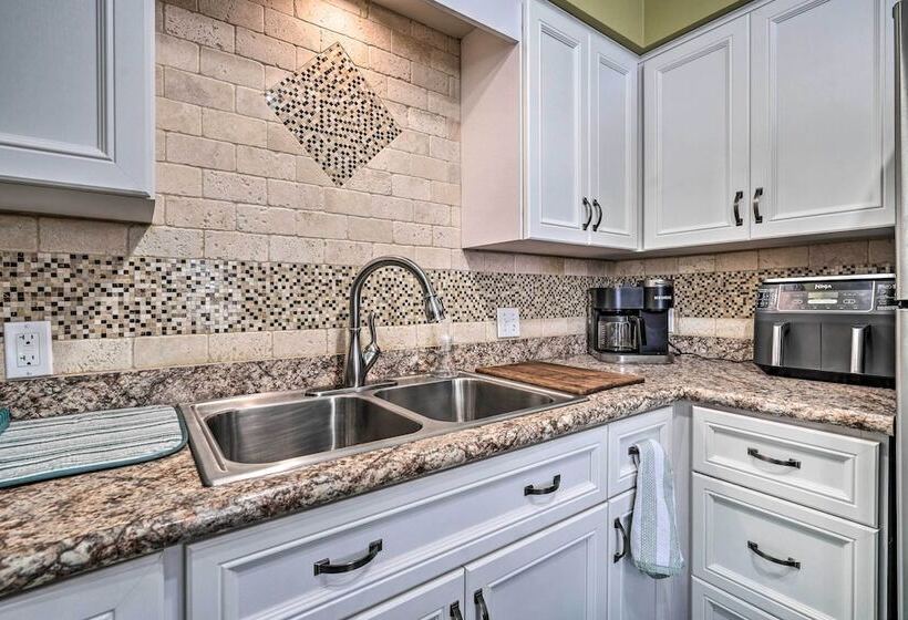 Waterfront Lakeview Cottage W/ Dock & Lift!