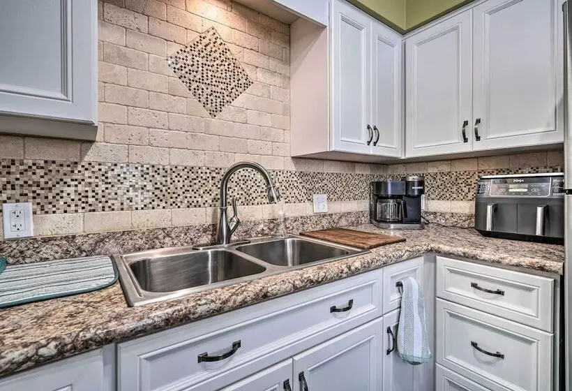 Waterfront Lakeview Cottage W/ Dock & Lift!