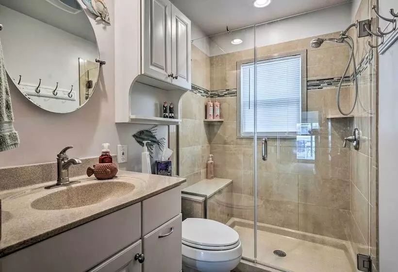 Waterfront Lakeview Cottage W/ Dock & Lift!