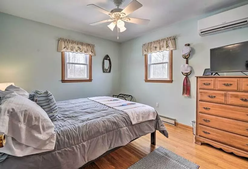 Waterfront Lakeview Cottage W/ Dock & Lift!