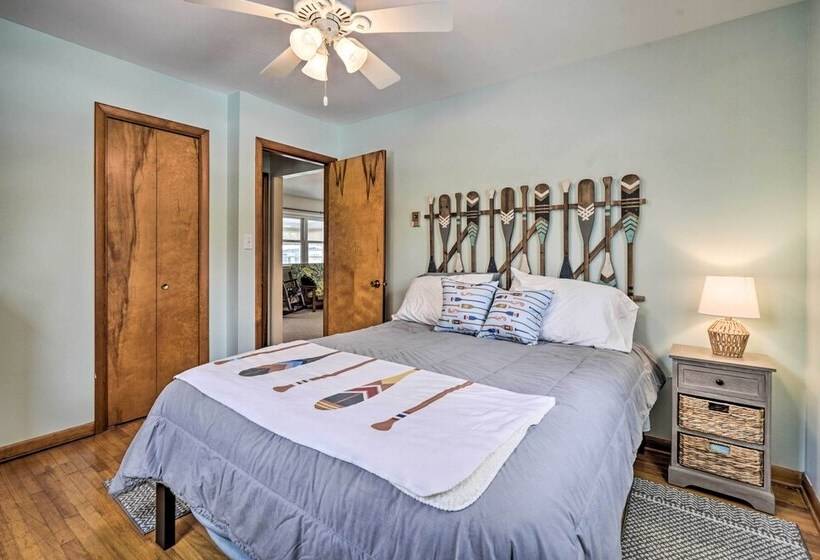 Waterfront Lakeview Cottage W/ Dock & Lift!