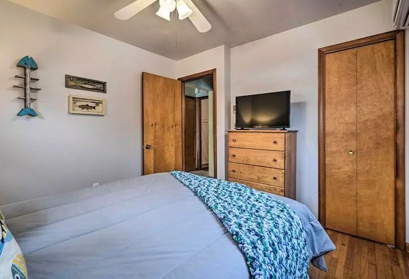 Waterfront Lakeview Cottage W/ Dock & Lift!