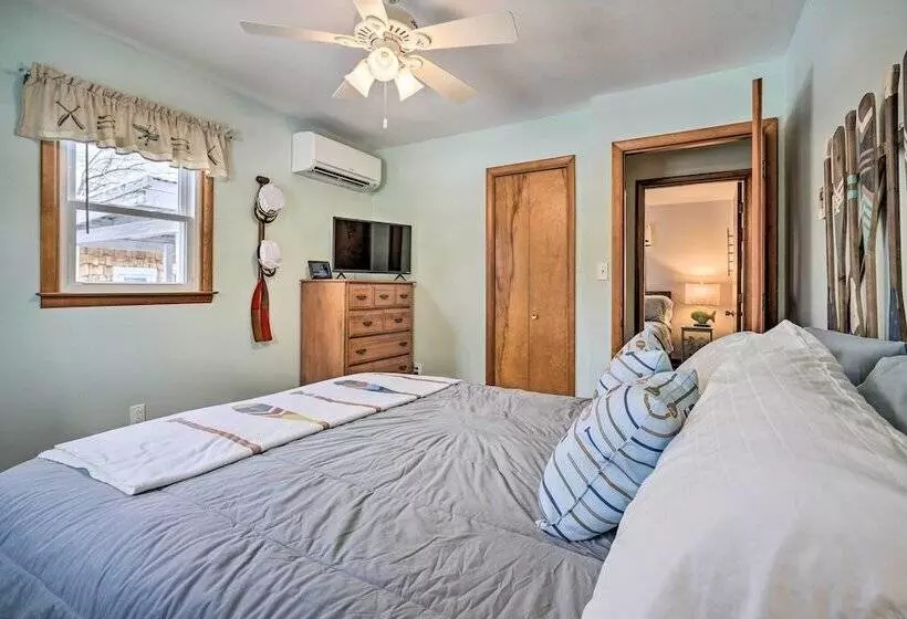 Waterfront Lakeview Cottage W/ Dock & Lift!