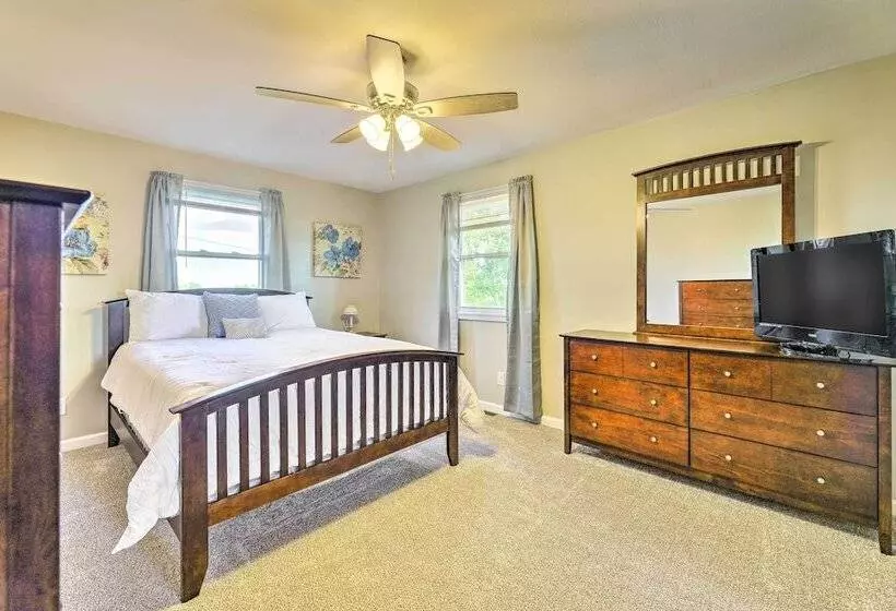 Welcoming Kentucky Home W/ Sprawling Views!