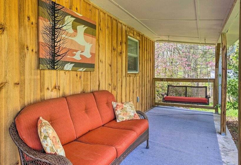 Amenity Packed Nebo Oasis W/ Deck & Mtn Views