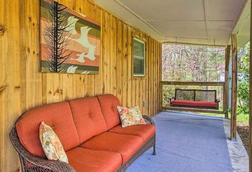 Amenity Packed Nebo Oasis W/ Deck & Mtn Views