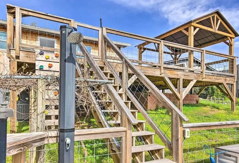 Amenity Packed Nebo Oasis W/ Deck & Mtn Views