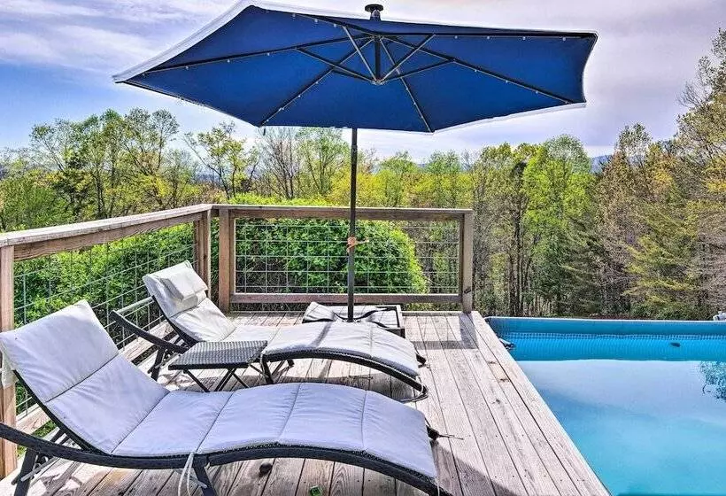 Amenity Packed Nebo Oasis W/ Deck & Mtn Views