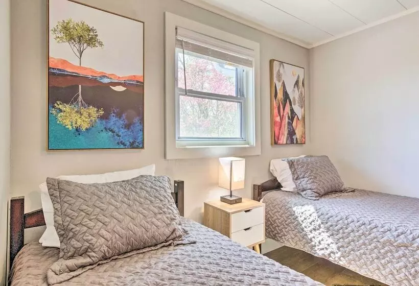 Amenity Packed Nebo Oasis W/ Deck & Mtn Views