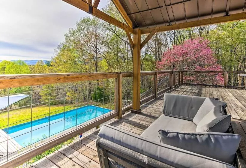 Amenity Packed Nebo Oasis W/ Deck & Mtn Views