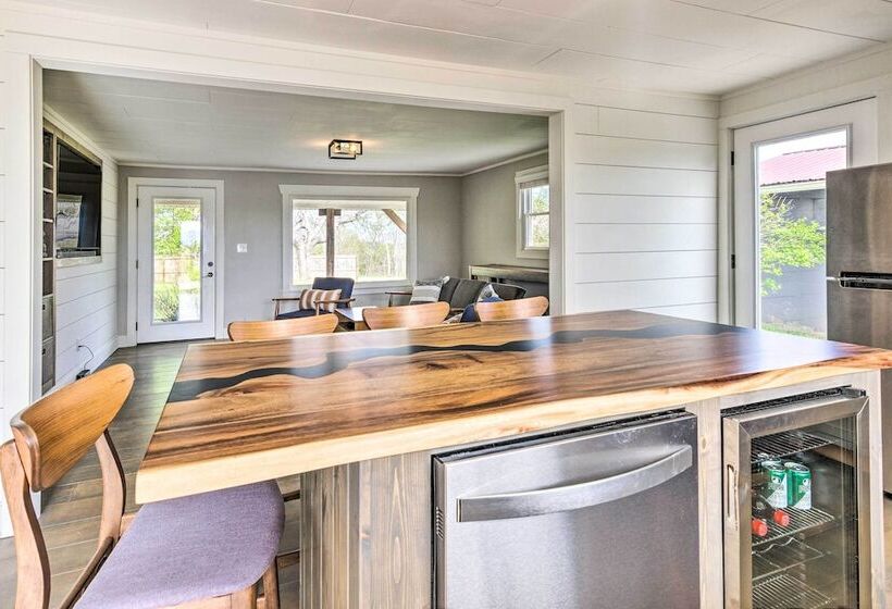 Amenity Packed Nebo Oasis W/ Deck & Mtn Views