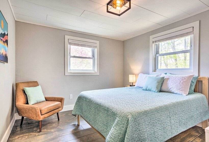 Amenity Packed Nebo Oasis W/ Deck & Mtn Views